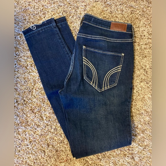 Hollister size 7 distressed front jean. Like new - Picture 1 of 5